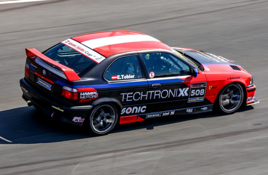 BMW 318ti Cup #508 auf der Rennstrecke