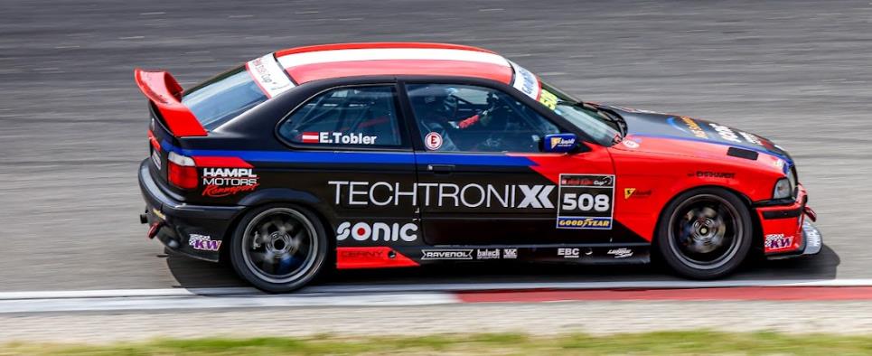 BMW 318ti im DMV Cup auf der Rennstrecke